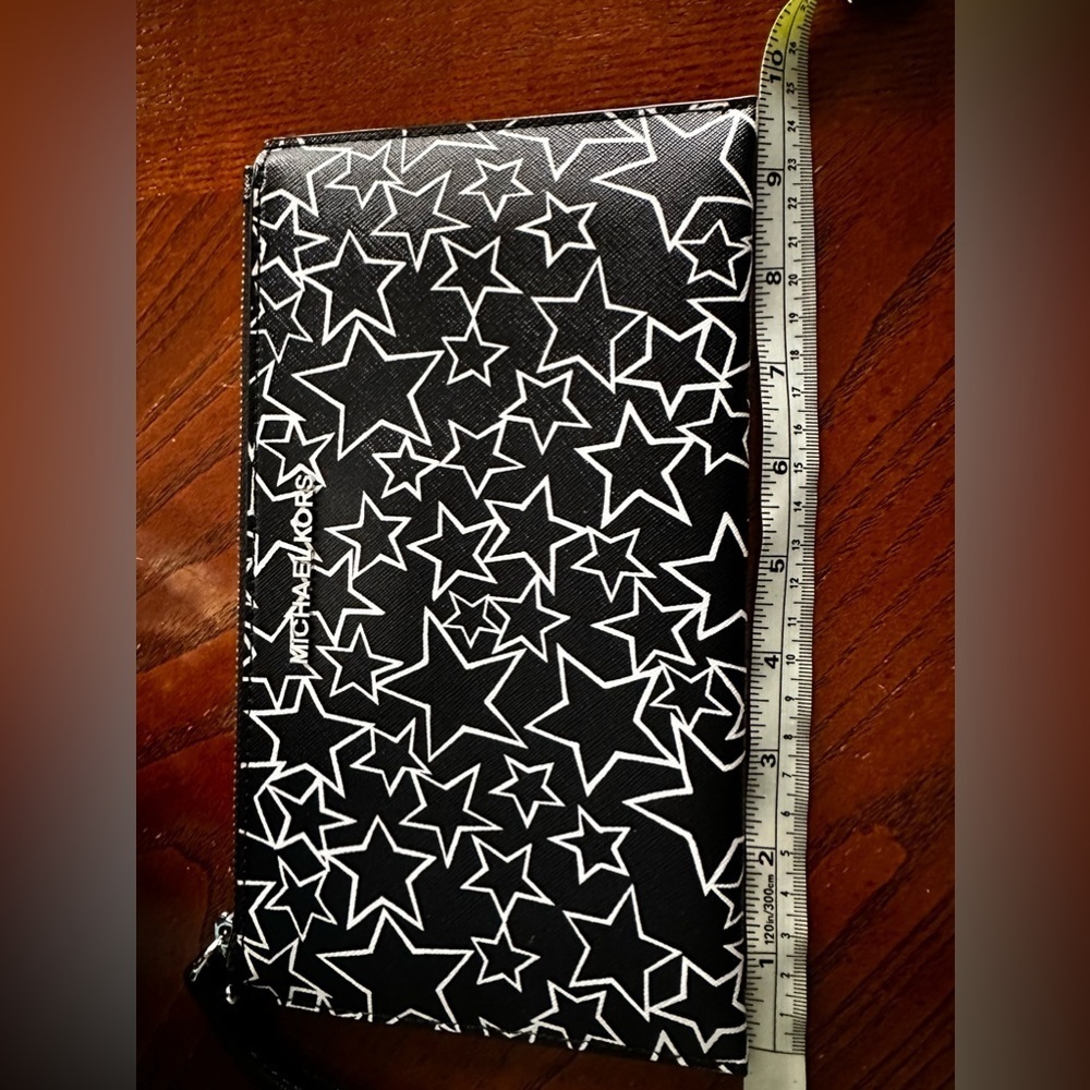 Michael Kors Wristlet in Black w white stars BN - Picture 7 of 7